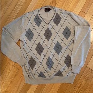 Black & Brown Lord & Taylor Merino Wool V-neck